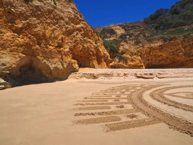 Albufeira Praia 'daki güzel sahil mandala Portekiz' in Algarve sahilindeki Maria Luisa