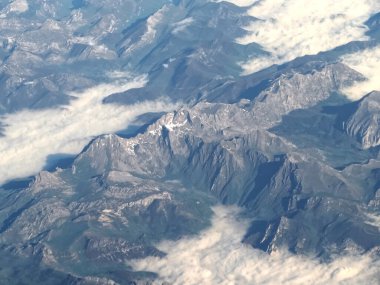 İspanya dağları bulutlu hava manzarası