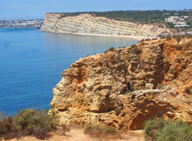 Ponta da Piedade 'den Praia do Porto de Mos' a, güzel Portekiz Algarve sahillerinde yürüyüş.