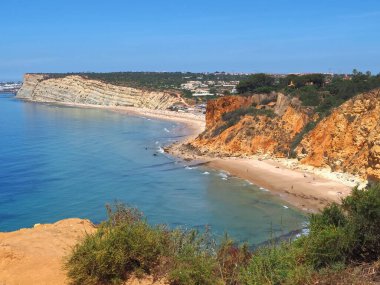 Ponta da Piedade 'den Praia do Porto de Mos' a, güzel Portekiz Algarve sahillerinde yürüyüş.