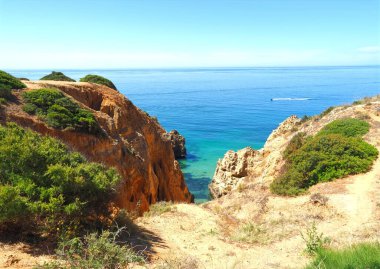 Ponta da Piedade 'den Praia do Porto de Mos' a, güzel Portekiz Algarve sahillerinde yürüyüş.