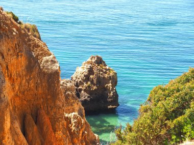 Ponta da Piedade 'den Praia do Porto de Mos' a, güzel Portekiz Algarve sahillerinde yürüyüş.