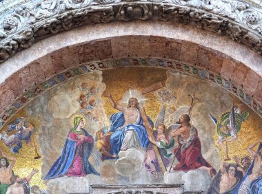 İtalya Venedik 'teki Aziz Mark Kilisesi' nin dış cephesinde mozaik.