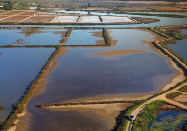 İniş yapan Faro, Portekiz 'in Algarve sahili manzaralı.