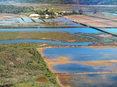 İniş yapan Faro, Portekiz 'in Algarve sahili manzaralı.