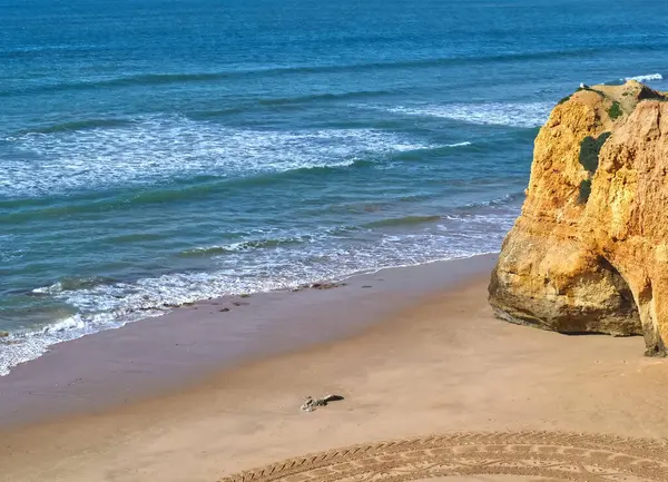 Praia 'daki kum mandala Albufeira' daki Maria Luisa, Algarve Portekiz