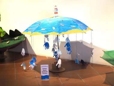 Aguas do Algarve 'nin su ve denizle ilgili Camara belediye veya belediye binasında ilginç bir sergi