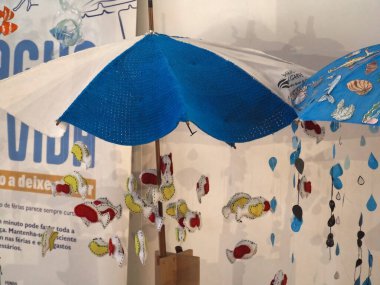 Aguas do Algarve 'nin su ve denizle ilgili Camara belediye veya belediye binasında ilginç bir sergi