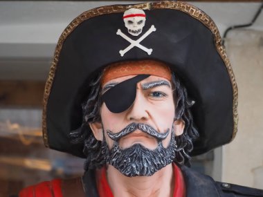 Kaptan Porto 'nun korsan maskotu, Portekiz şeker dükkanı.