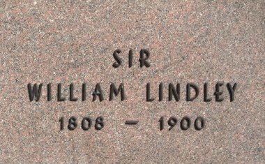 İngiliz mühendis Sir William Lindley 'in heykeli.