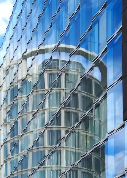 Hamburg Almanya 'da Hafencity' de modern mimari: Coffee Plaza kompleksi