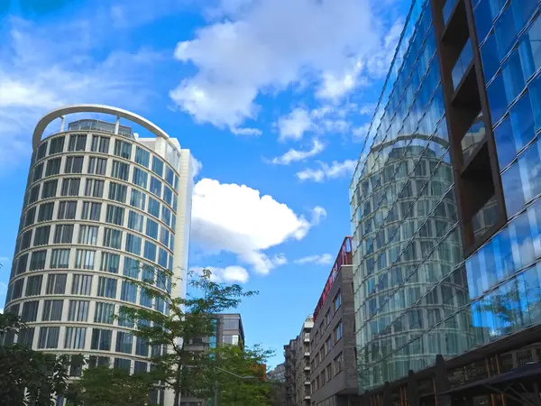 Hamburg Almanya 'da Hafencity' de modern mimari: Coffee Plaza kompleksi