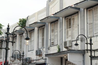 Şehirdeki eski bina.