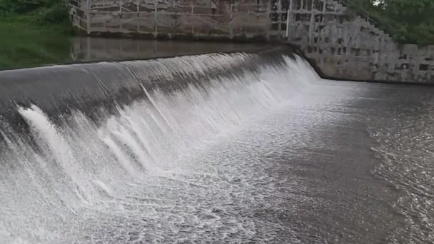 白河水流在大坝中的缓慢运动 — 图库视频影像