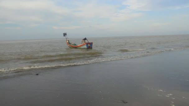 Gandapura Aceh Dezembro 2023 Pescadores Empurram Barcos Pesca Para Mar — Vídeo de Stock