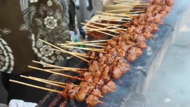 Şişte ızgara tavuk.