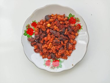 Baharatlı Tempeh, Fıstık ve Kurutulmuş Karides Karışımı
