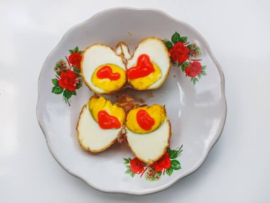 Çiçek tabağında acılı yumurta, Asya mutfağı, tr.