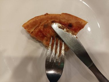Çatal ve Bıçaklı Pizza Dilimi, Yakın çekim Yemek Sahnesi