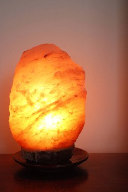 Güzel Himalaya deniz tuzu lambası