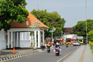 Yogyakarta, Endonezya - 30 Nisan 2025 Yogyakarta Sarayı, Sasono Hinggil, Yogyakarta 'nın en popüler turizm merkezlerinden biri..