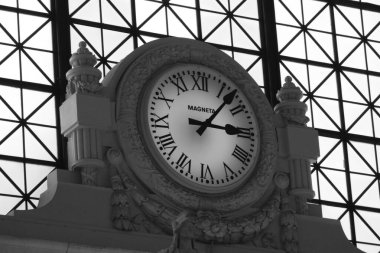 Tren istasyonunda eski saat