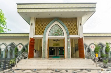 Tanjungpinang şehrindeki büyük el hikmah camiinin girişini gören bu cami, 1850 'lerde Tanjungpinang' da yaşayan etnik Hintliler tarafından inşa edilmiştir.