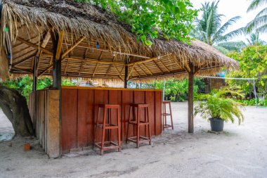 Anayolun koşuşturma ve koşuşturmasından uzakta sakin bir kulübenin manzarası ve atmosferi ve Endonezya 'nın binta bölgesinde çok özeldir. Beyaz kum ve güzel manzaralı temiz plajlar.