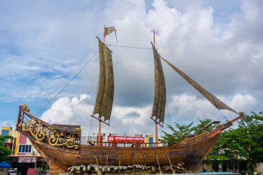 Tanjungpinang, Indonesia - December 28, 2024: This Lancang Kuning-shaped iron sculpture is a traditional Malay ship with a history dating back to the pre-colonial era. This ship was used for trading clipart