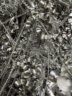 Paslanmaz çelik kıvırcık geri dönüşüm için hazır. Yüksek kalite fotoğraf