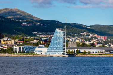 Fiyorttan Molde Norveç 'e bakın. Yüksek kalite fotoğraf