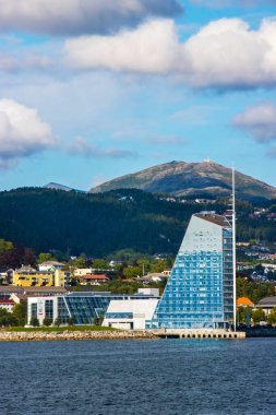 Molde, Norveç - 29 Temmuz 2023: Modern otel Scandic Seilet 'in Portre Görüşü. Yüksek kalite fotoğraf