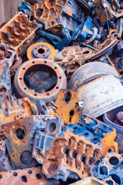 Geri dönüşüm için dökme demir yığını, motorlar ve kamyon tekerleği silindir dökme demir denilen bir kalite saplar. Yüksek kalite fotoğraf