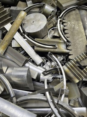 Paslanmaz çelikten yapılmış ilginç şekiller. Yüksek kalite fotoğraf