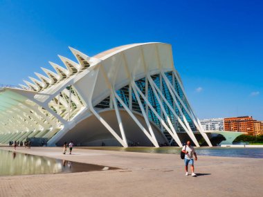 Valencia, İspanya - 20 Ağustos 2024 Salı: Valencia Bilim Müzesi 'nin modern binası. Yüksek kalite fotoğraf