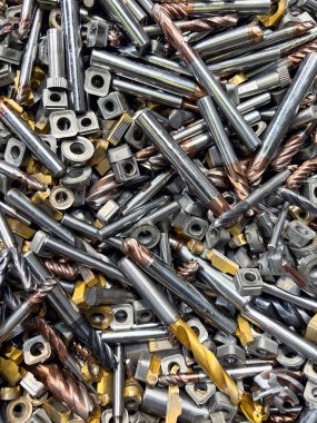 Metalleri kesmek ve şekillendirmek için Tungsten Karpit araçları kullanılır. Yüksek kalite fotoğraf