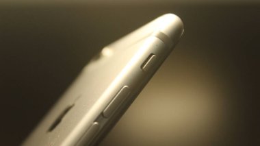 Tarafsız bir arkaplanda iPhone 'un sessiz düğmesini kapat