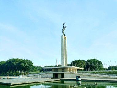Banteng Field Park 'taki Batı İrian Kurtuluşu' nun Ünlü ve Tarihi Anıtı veya 
