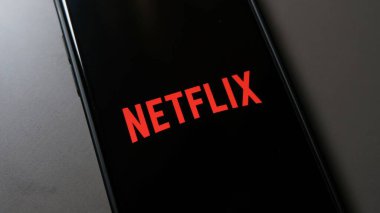 Netflix mobil uygulaması bir iPhone üzerinden açılıyor