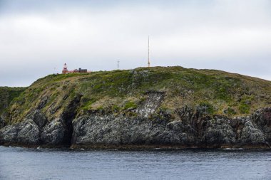 Cape Horn Deniz Feneri. Cape Horn Adası 'nda yer alıyor ve Şili Donanması tarafından yönetiliyor..