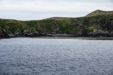 Cape Horn Adası dik kayalık arazi, sahil manzarası