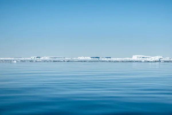 Antarctic Landscape Blue Waters Weddell Sea White Ice Icebergs Distance — Stock Photo, Image