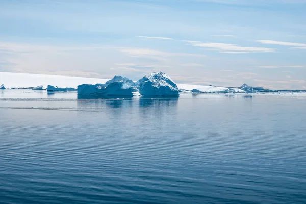 Απίστευτα Ήρεμα Νερά Της Θάλασσας Του Weddell Μια Ανεμώδη Ηλιόλουστη — Φωτογραφία Αρχείου