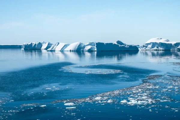 Тающие Айсберги Берегов Острова Росс Льющие Воду Море — стоковое фото