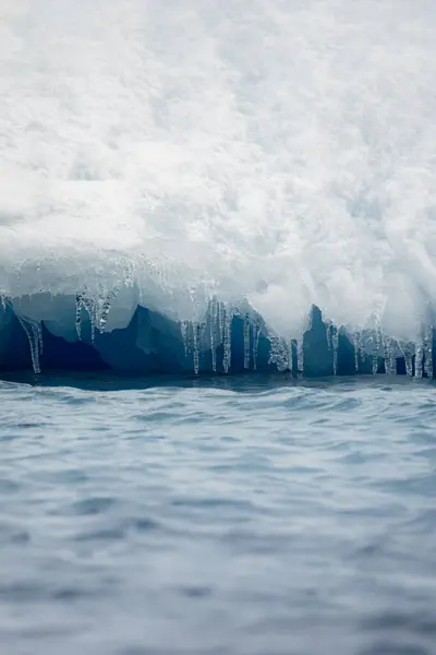 Icicles Forming Melting Ice Refreezing Iceberg Shot Weddell Sea Antarctica —  Fotos de Stock