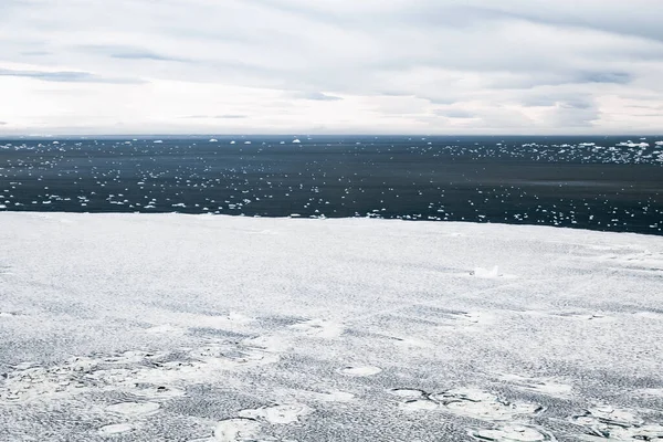 Luftaufnahme Der Unzähligen Eisberge Unterschiedlicher Größen Und Formen Die Vom — Stockfoto