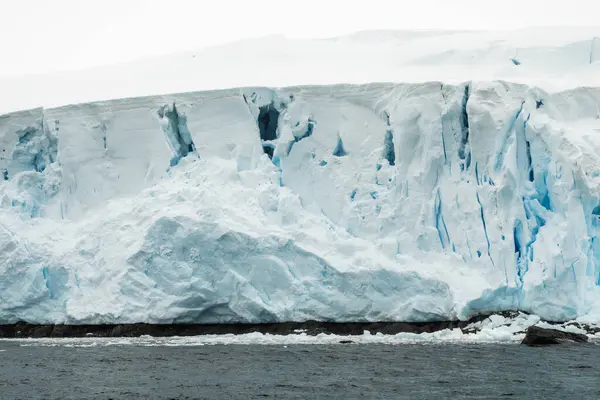 Egy Hatalmas Gleccser Közelsége Antarktiszon — Stock Fotó
