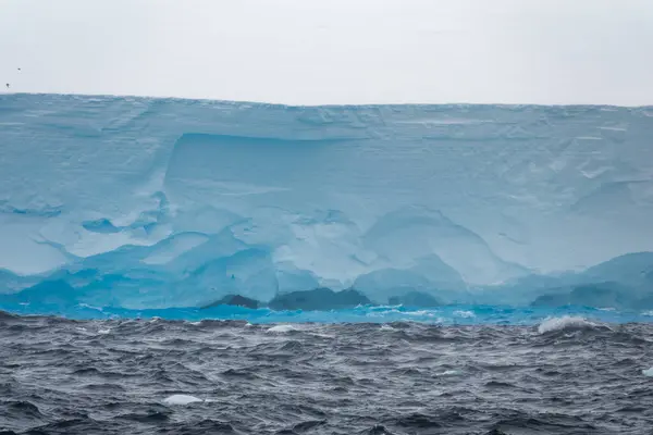 Blaue Reflexe Unter Dem Großen Tafeleisberg Meer Weddell Sea Antarktis — Stockfoto