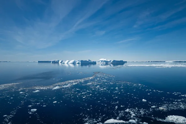Beautiful Blue Icebergs Ice Floes Melting Weddell Sea Calm Sunny — Stock Photo, Image