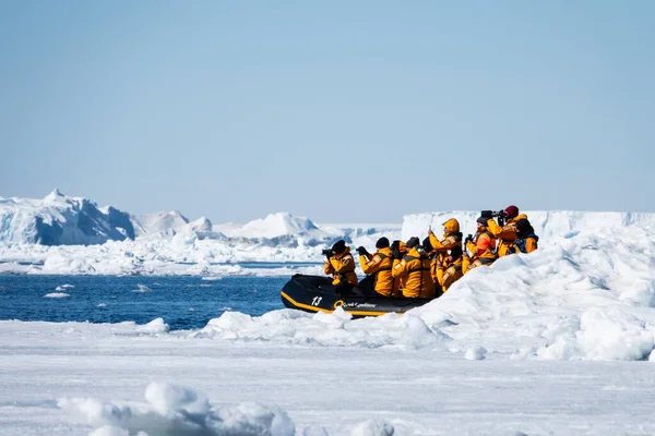 Ilha Snow Hill Antártida Dezembro 2023 Expedições Quark Turistas Tirando — Fotografia de Stock